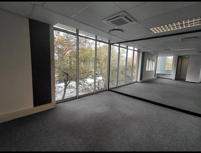 368M² OFFICE TO LET IN BRYANSTON
